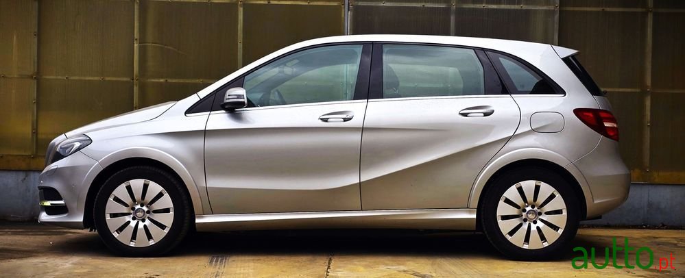 2017' Mercedes-Benz Classe B photo #3