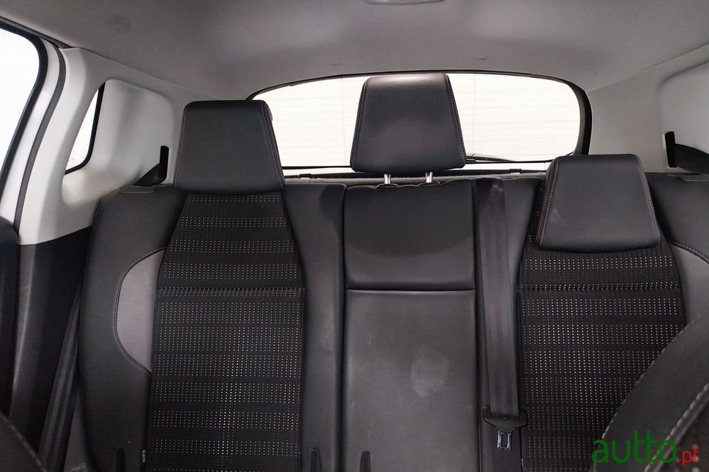 2015' Peugeot 2008 1.6 E-Hdi Allure photo #5