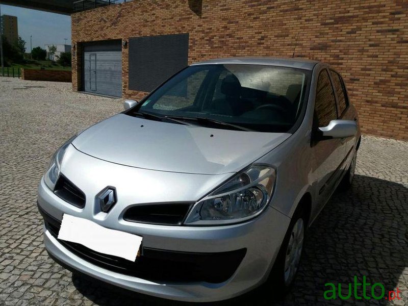 2005' Renault Clio 1.2 16V Confort photo #1