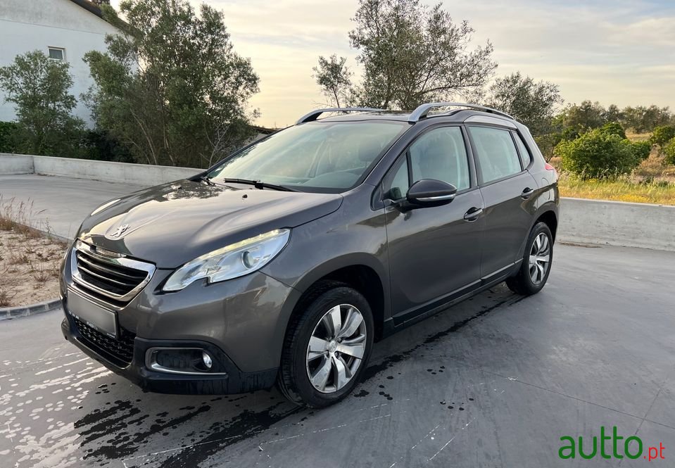 2013' Peugeot 2008 photo #1