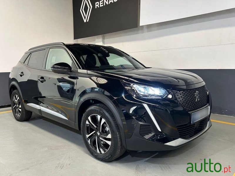 2023' Peugeot 2008 photo #2