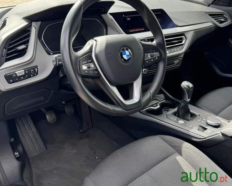 2020' BMW 118 I Advantage photo #3