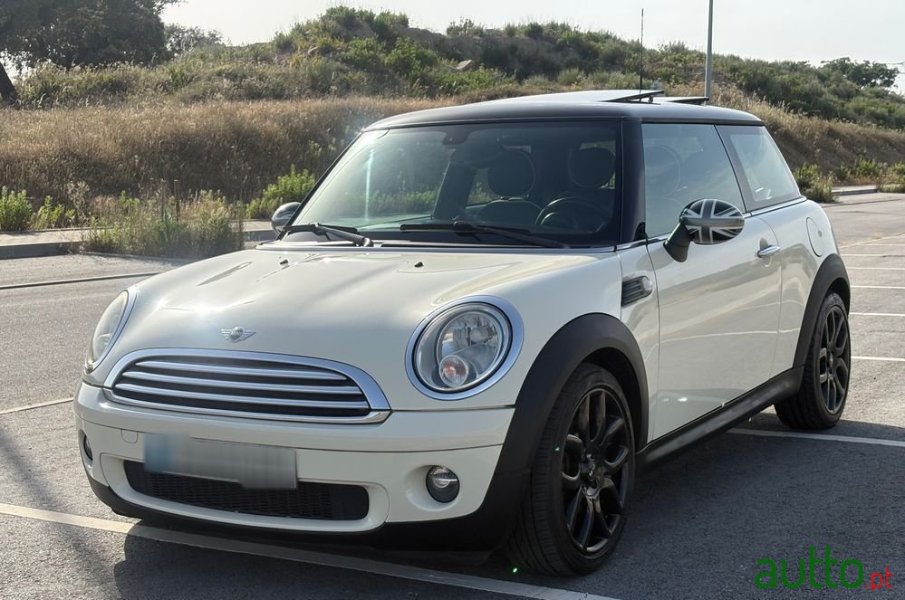 2010' MINI Cooper photo #2
