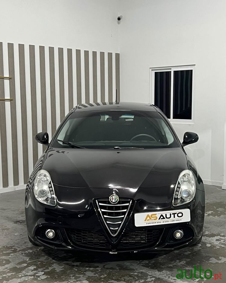 2015' Alfa Romeo Giulietta photo #4
