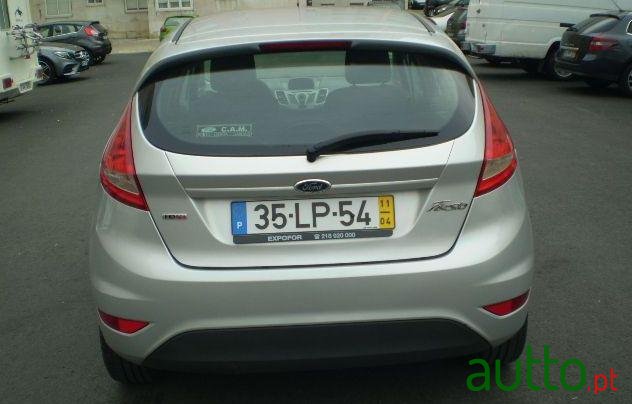 2011' Ford Fiesta photo #2