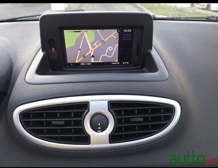 2009' Renault Clio photo #6