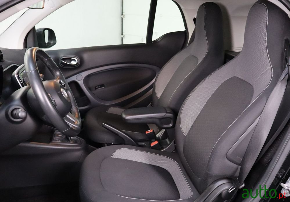 2021' Smart Fortwo Passion photo #6