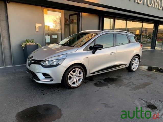 2020' Renault Clio Sport Tourer photo #4