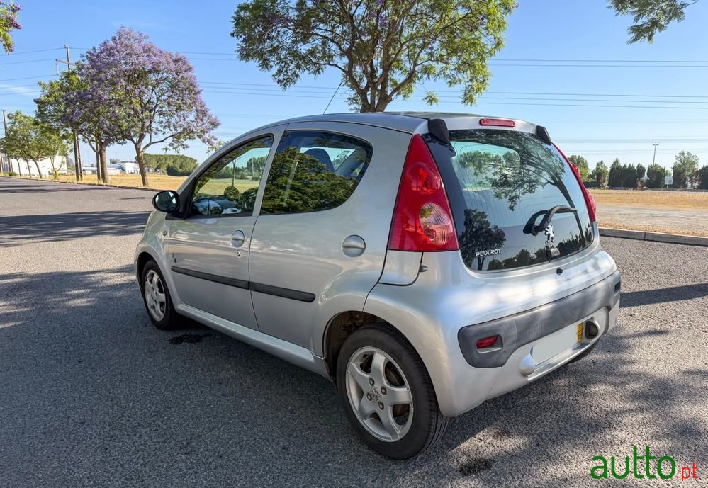 2011' Peugeot 107 1.0 Black&Silver photo #2