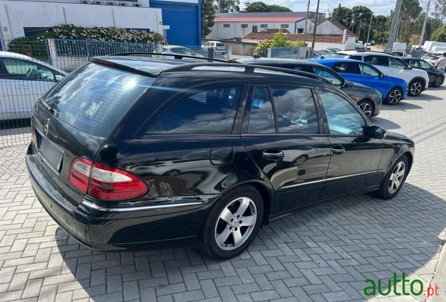 2003' Mercedes-Benz Classe E photo #3