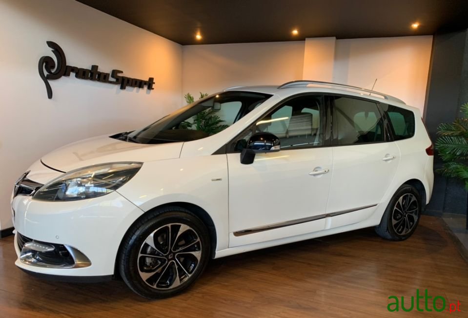 2015' Renault Grand Scenic photo #3