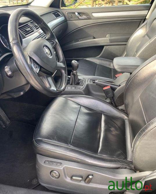 2015' Skoda Superb Break photo #2