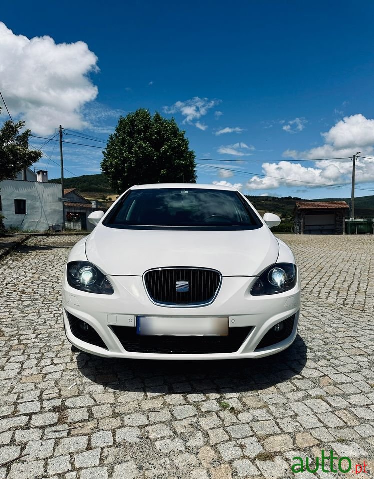 2009' SEAT Leon photo #2