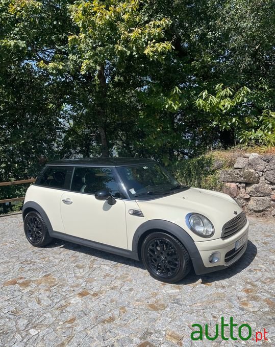 2009' MINI Cooper photo #1