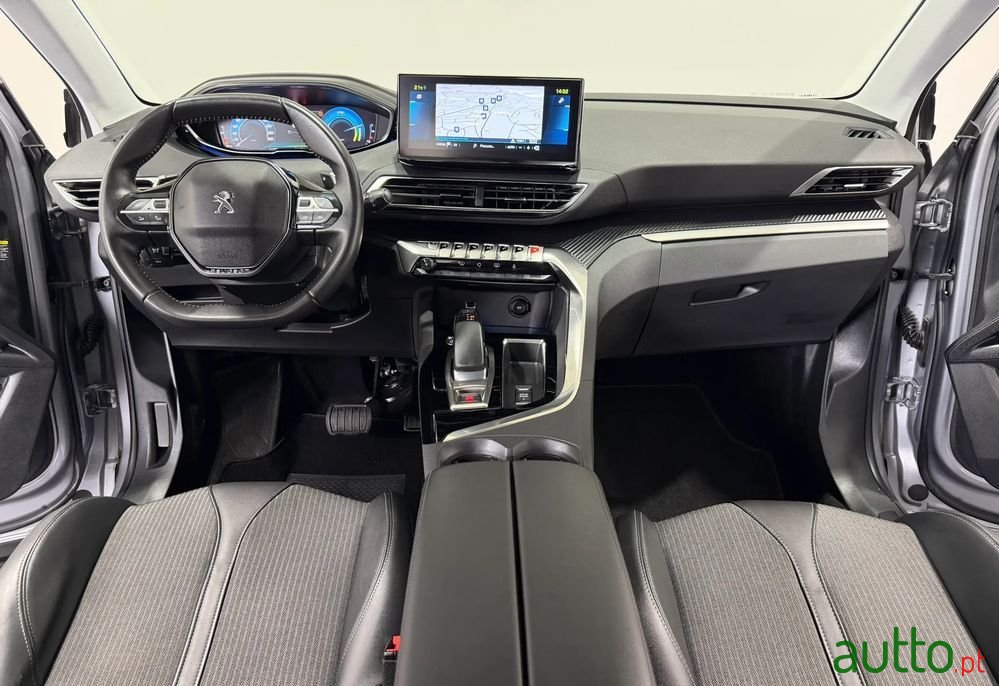 2023' Peugeot 3008 1.6 Hybrid Allure E-Eat8 photo #5