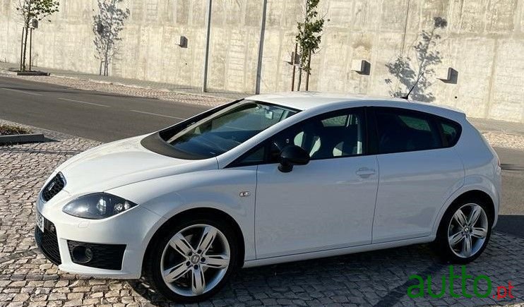 2010' SEAT Leon photo #4