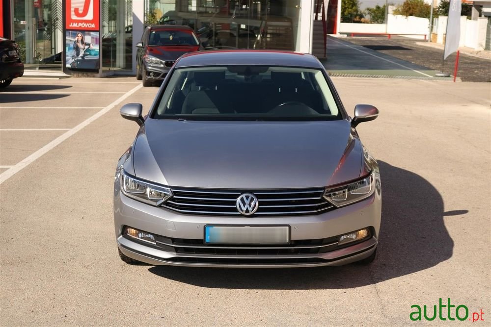 2019' Volkswagen Passat photo #3