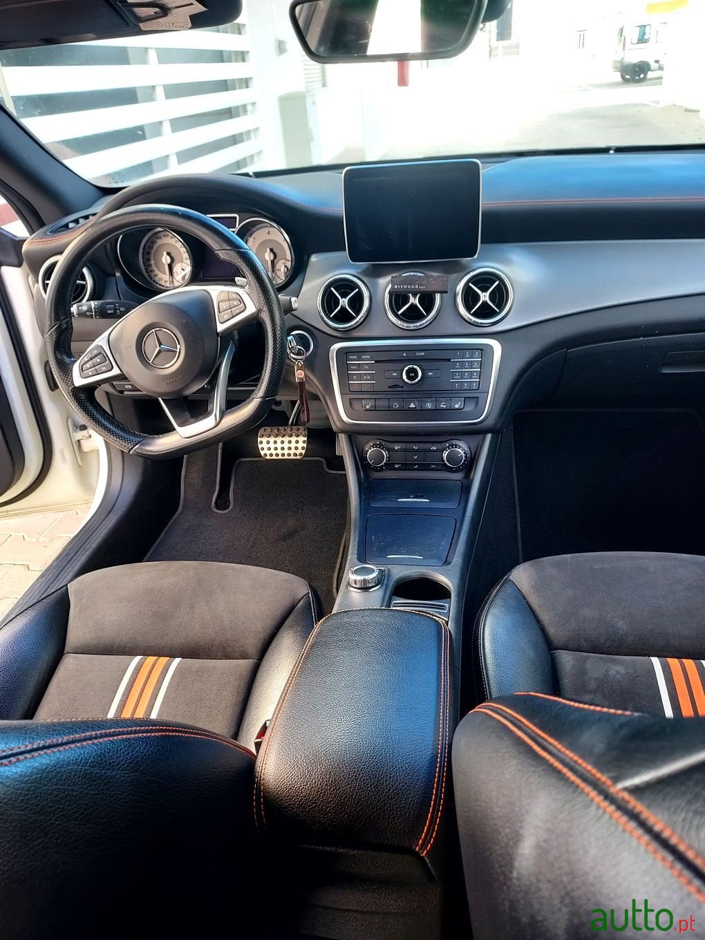 2015' Mercedes-Benz Cla-220 photo #5