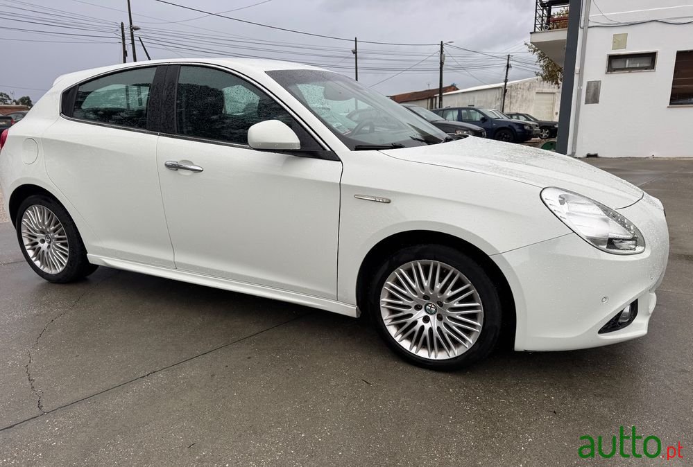 2016' Alfa Romeo Giulietta 1.6 Jtdm photo #3