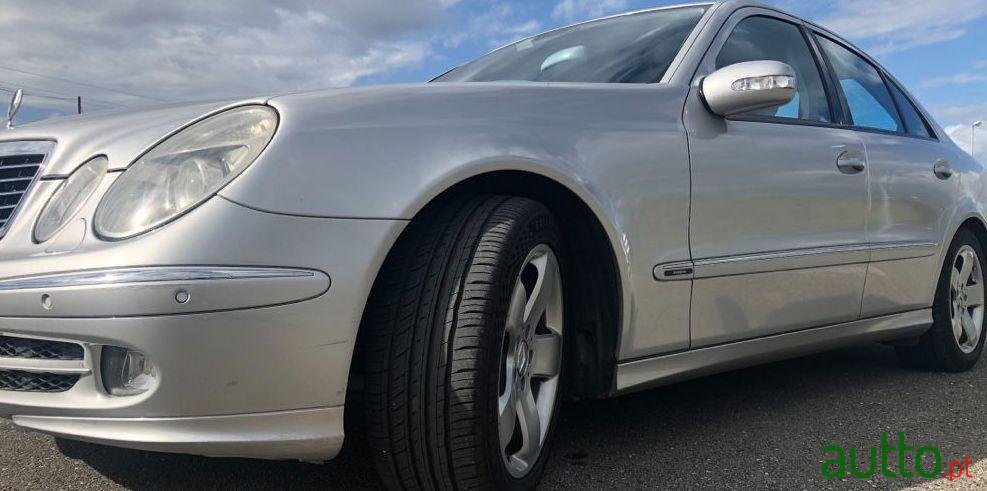 2005' Mercedes-Benz E-220 Avantgarde photo #4