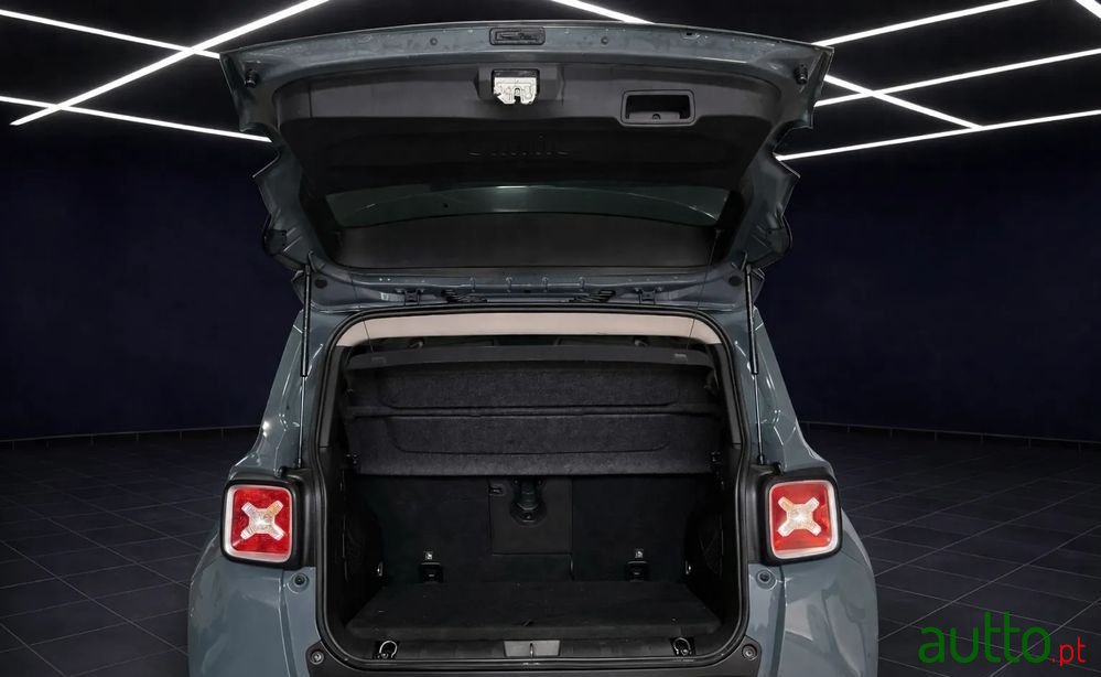 2018' Jeep Renegade photo #5