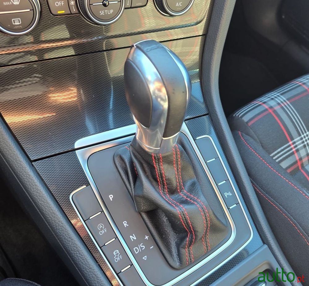 2013' Volkswagen Golf photo #6