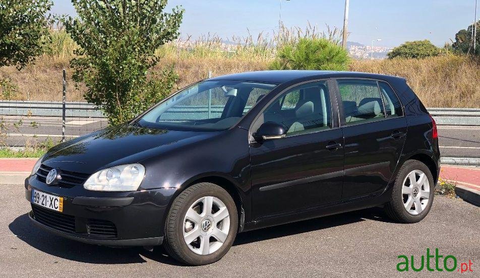 2004' Volkswagen Golf photo #1