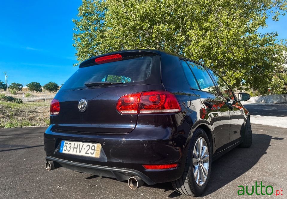 2009' Volkswagen Golf photo #3