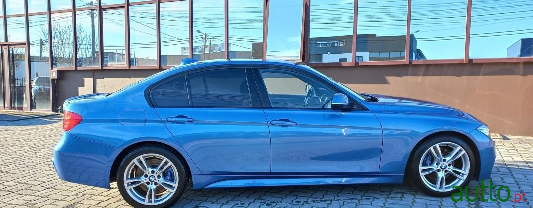 2013' BMW 320 photo #2