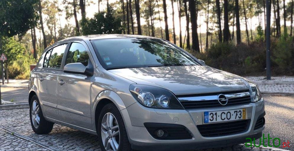 2006' Opel Astra photo #1