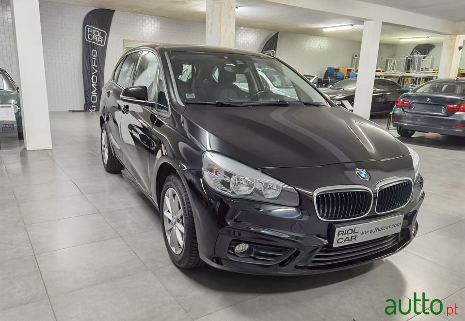 2016' BMW 216 Active Tourer photo #3