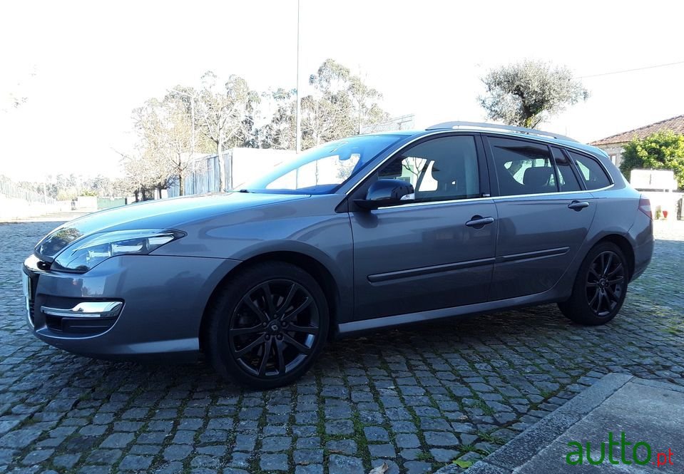 2015' Renault Laguna Break photo #5