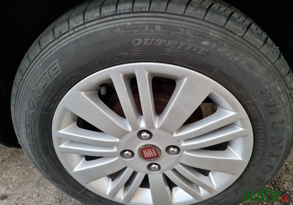 2011' Fiat Punto Evo photo #4