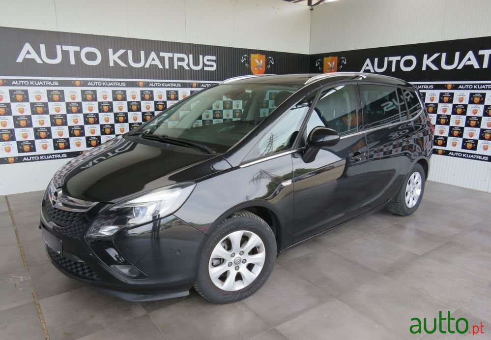 2015' Opel Zafira photo #1