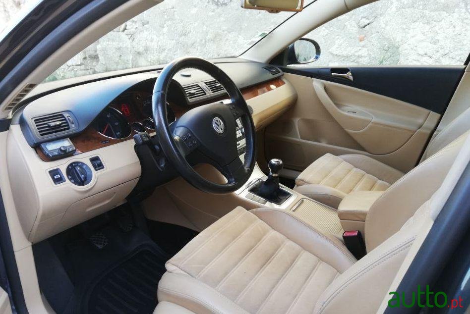 2008' Volkswagen Passat Variant photo #4