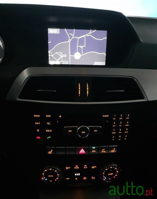 2011' Mercedes-Benz C-220 photo #4