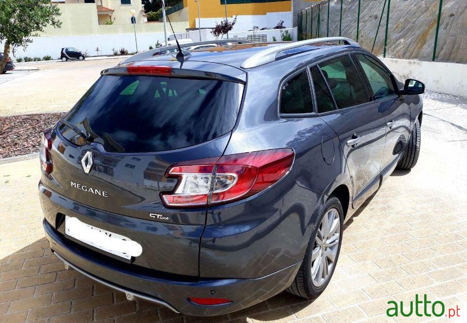 2012' Renault Megane Sport Tourer photo #2