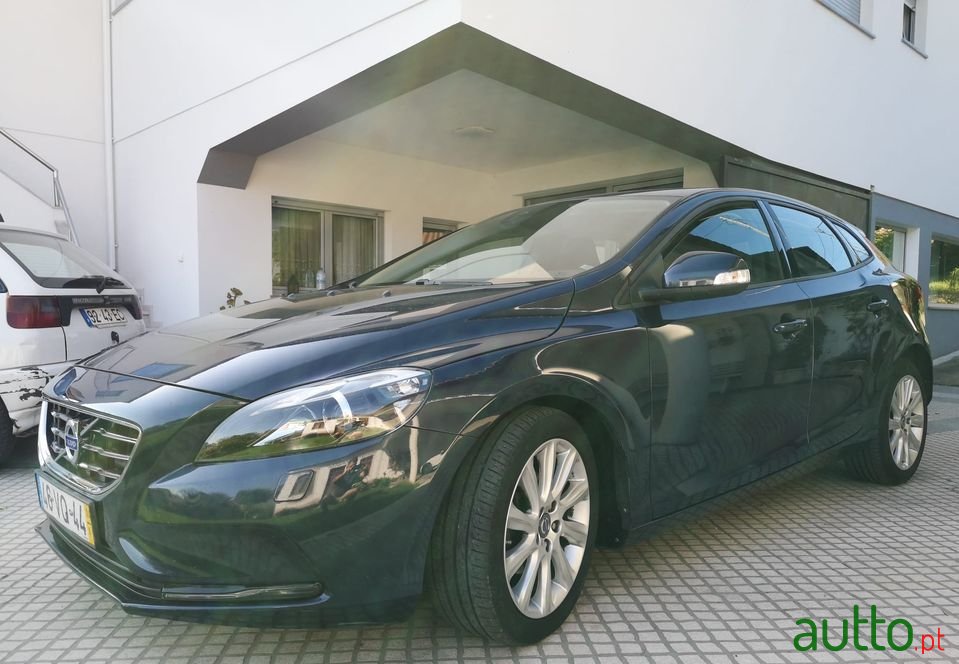 2014' Volvo V40 photo #6