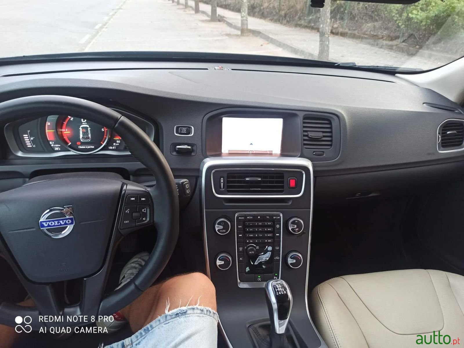 2017' Volvo V60 Cross Country photo #3