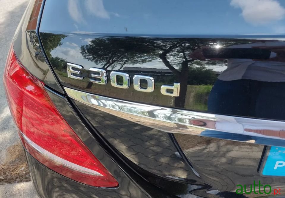 2019' Mercedes-Benz E-300 photo #6