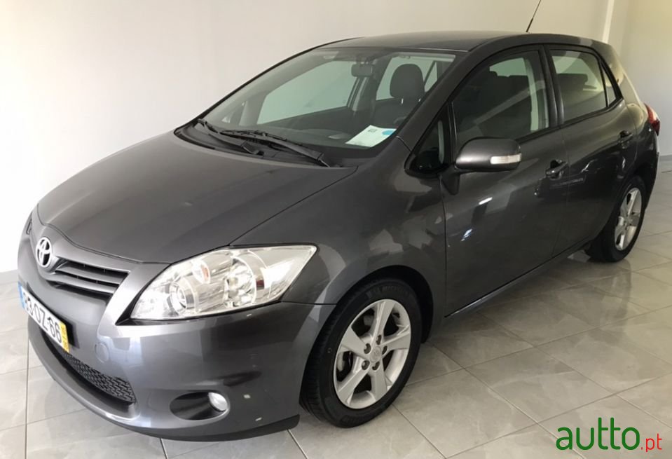 2010' Toyota Auris photo #5