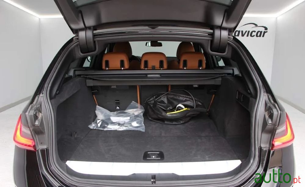 2022' BMW 330 E Touring Auto photo #6