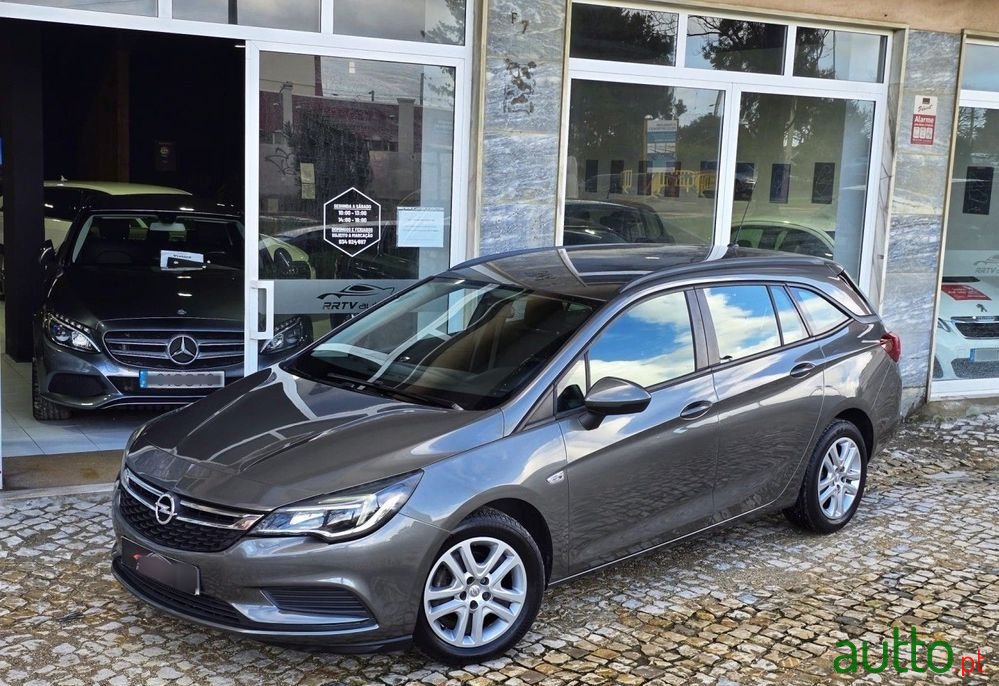 2017' Opel Astra Sports Tourer photo #1