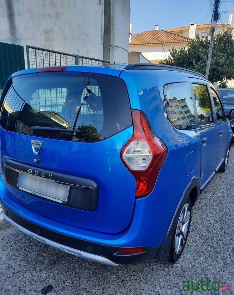 2020' Dacia Lodgy Stepway photo #6