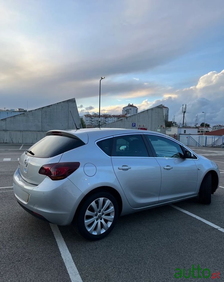 2011' Opel Astra 1.4 Cosmo photo #6