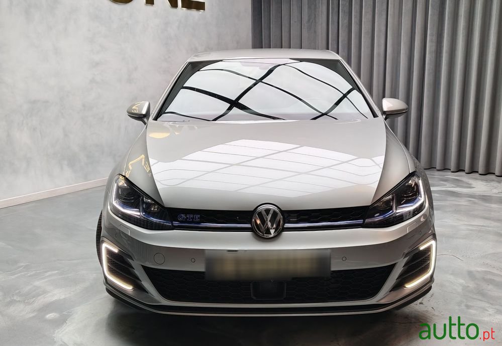 2018' Volkswagen Golf photo #2