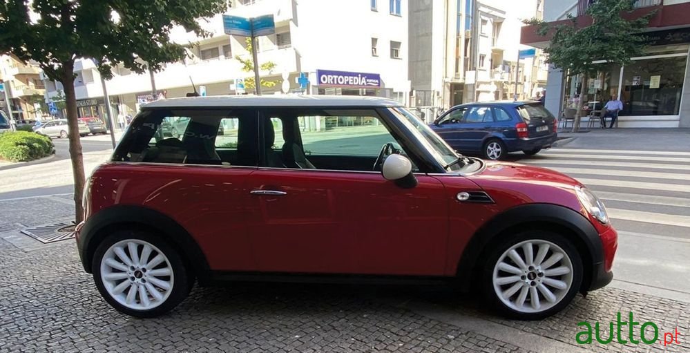 2013' MINI Cooper D photo #4