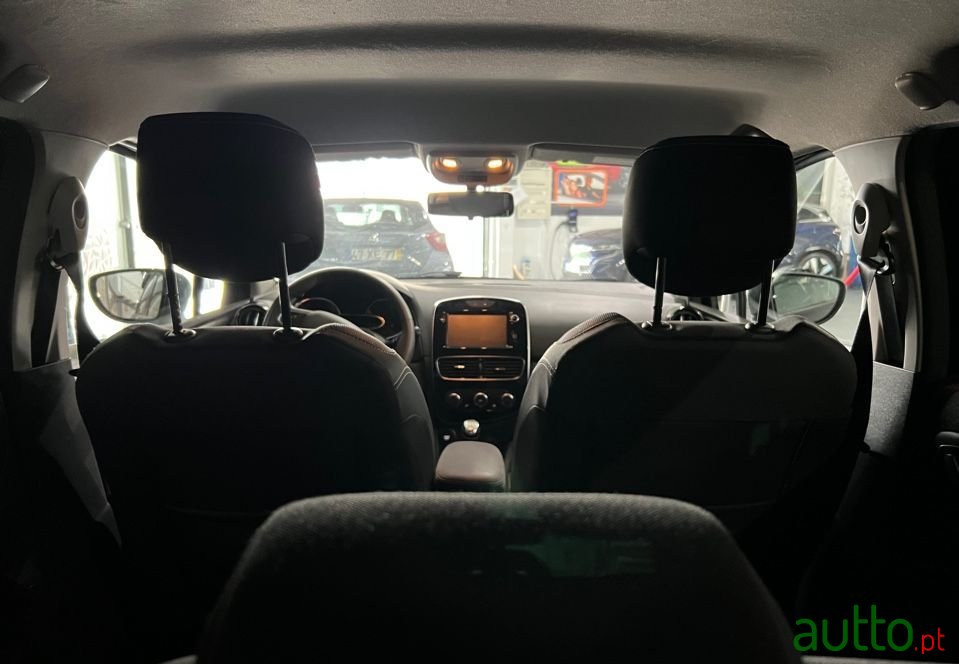 2019' Renault Clio Sport Tourer photo #6