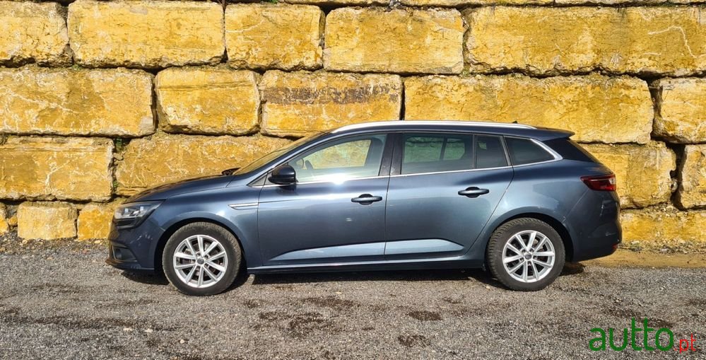 2017' Renault Megane Sport Tourer photo #3