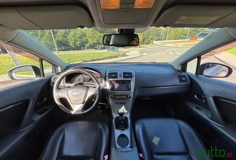 2010' Toyota Avensis Sd 2.0 D-4D photo #4